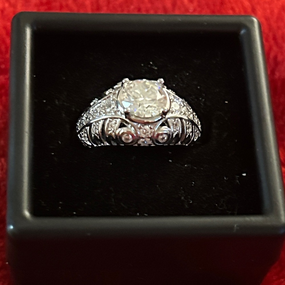 Moissanite Diamond intricate Women's Ring size‎ 6
